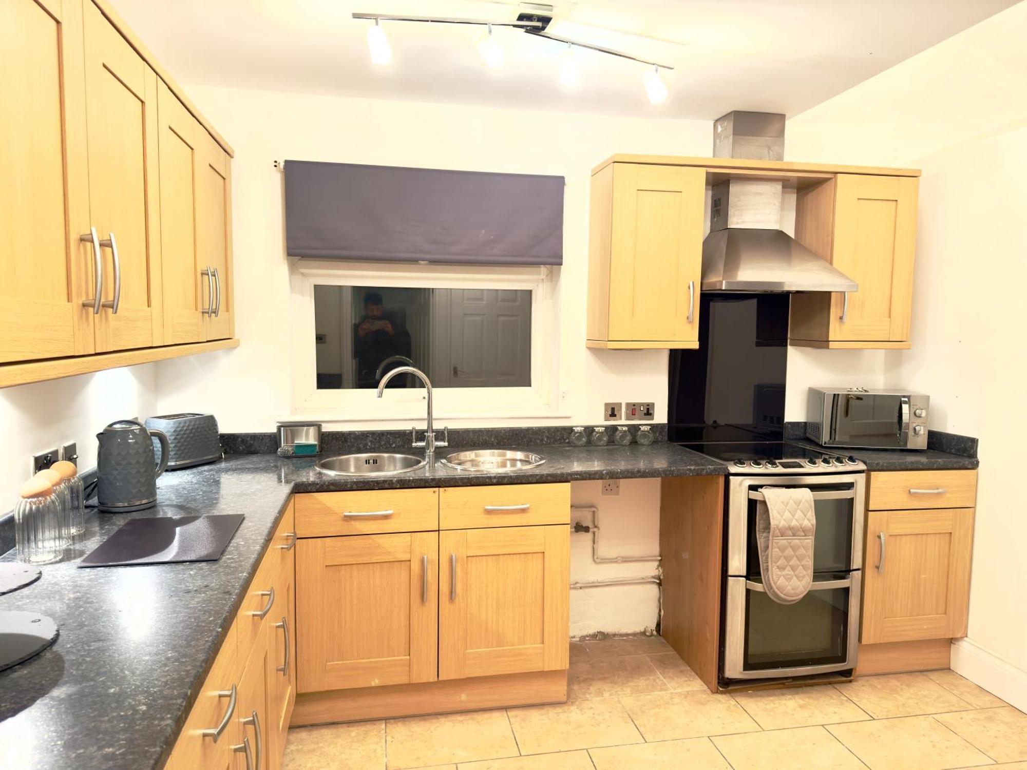 Rnm - Business Professionals Ready, Cost Effective For Large Stays! 3 Bedroom Lounge, Private Access & Entire Place, Kitchen & Washroom With Amenities, Smart Tv, Easy Access, Fast Wifi, Large Driveway, Great Transport Links, Near Worcester Hospital A Buitenkant foto
