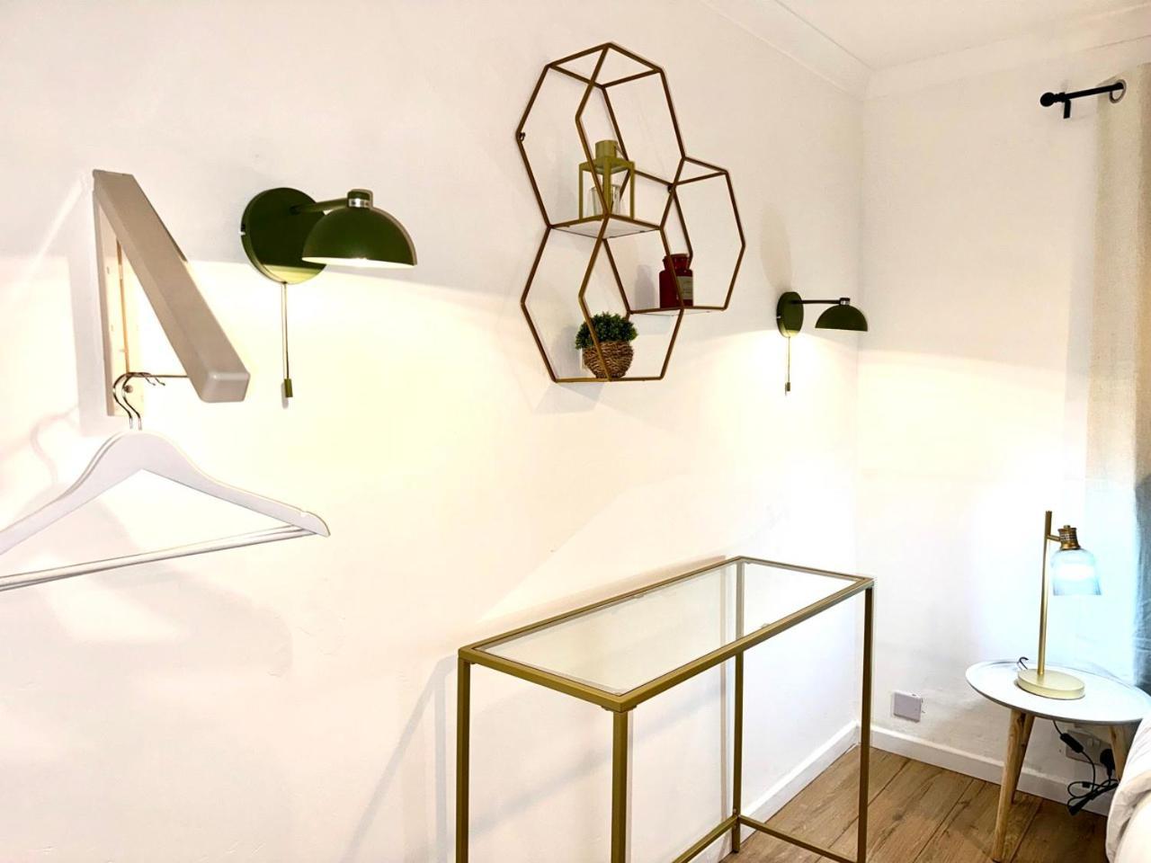 Rnm - Business Professionals Ready, Cost Effective For Large Stays! 3 Bedroom Lounge, Private Access & Entire Place, Kitchen & Washroom With Amenities, Smart Tv, Easy Access, Fast Wifi, Large Driveway, Great Transport Links, Near Worcester Hospital A Buitenkant foto