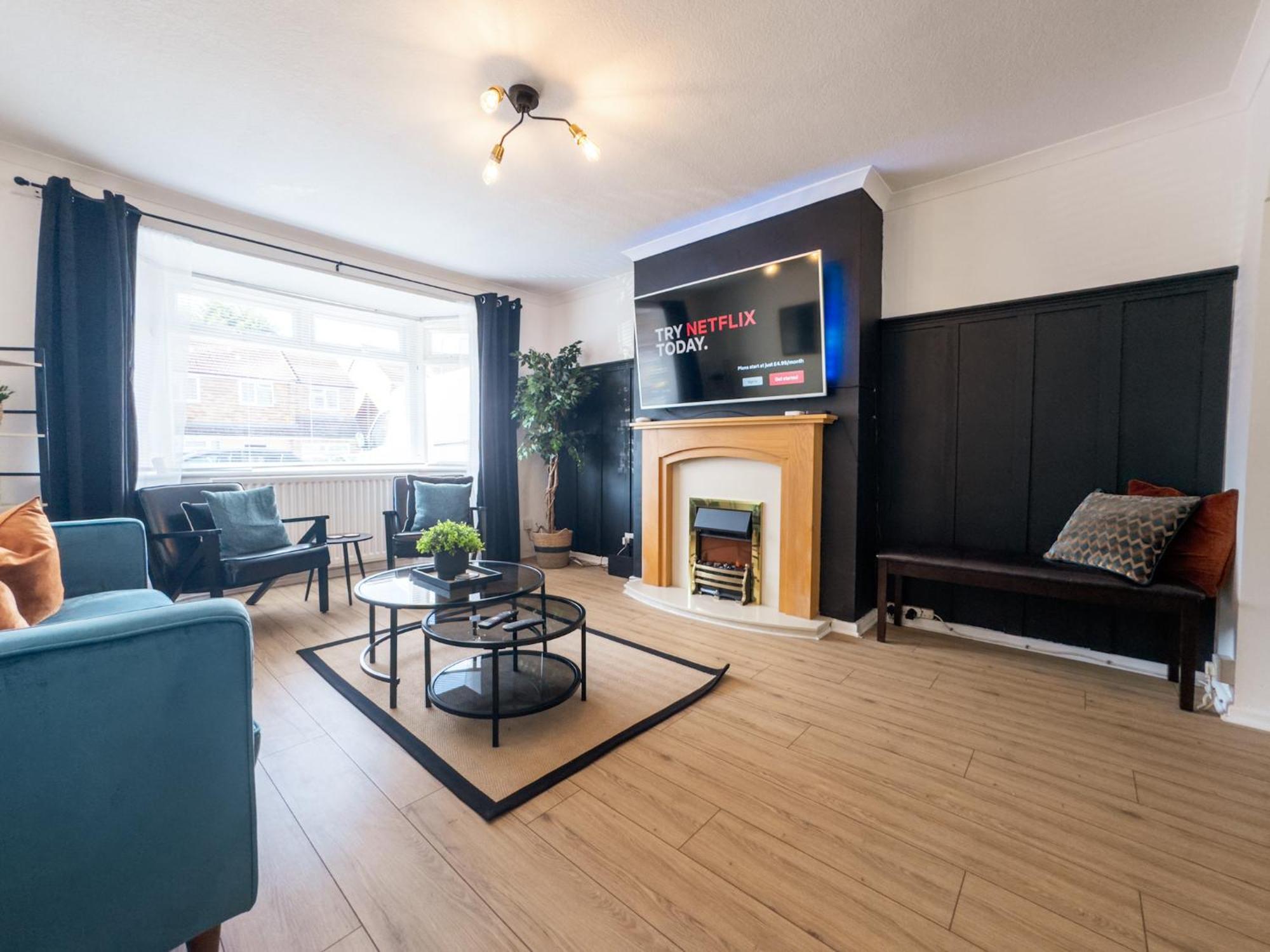 Rnm - Business Professionals Ready, Cost Effective For Large Stays! 3 Bedroom Lounge, Private Access & Entire Place, Kitchen & Washroom With Amenities, Smart Tv, Easy Access, Fast Wifi, Large Driveway, Great Transport Links, Near Worcester Hospital A Buitenkant foto