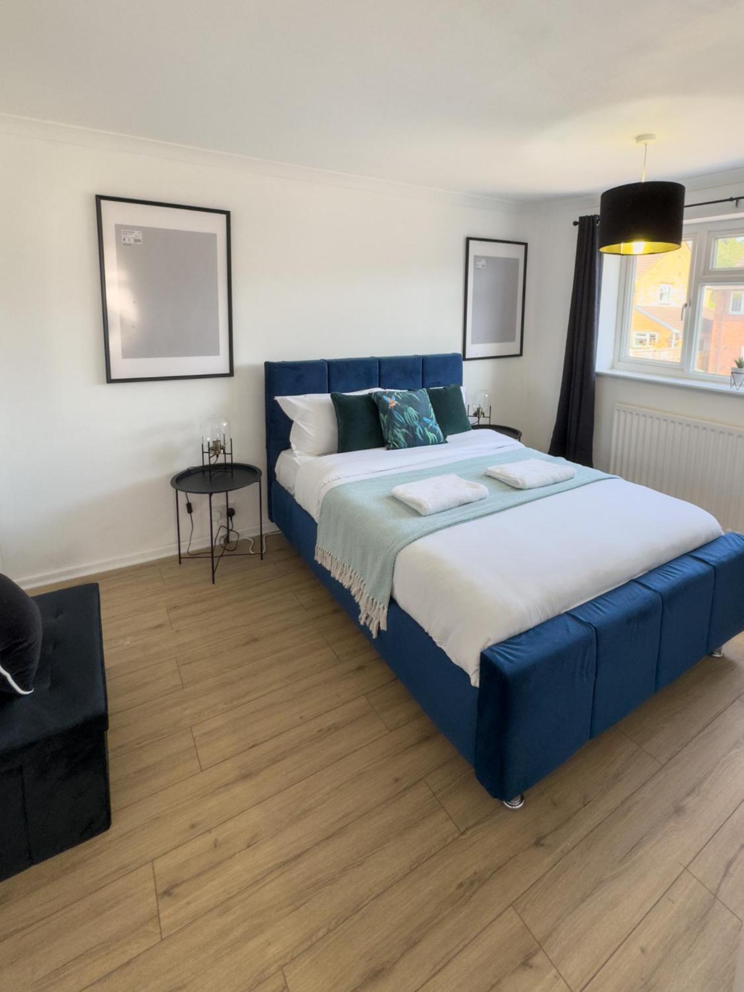 Rnm - Business Professionals Ready, Cost Effective For Large Stays! 3 Bedroom Lounge, Private Access & Entire Place, Kitchen & Washroom With Amenities, Smart Tv, Easy Access, Fast Wifi, Large Driveway, Great Transport Links, Near Worcester Hospital A Buitenkant foto